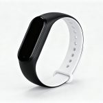 Умный фитнес-браслет с голосовым помощником: может ли он заменить умные часы?